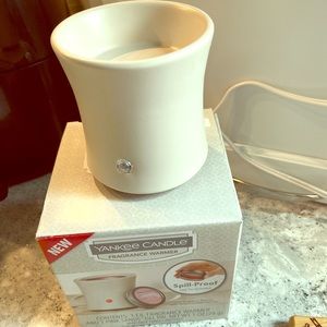 Yankee candle fragrance warmer with 3 gel tins